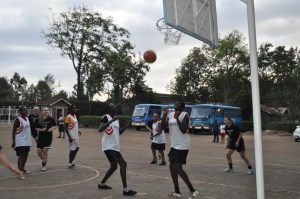 our impromptu bball game yesterday--see what I mean about height! 